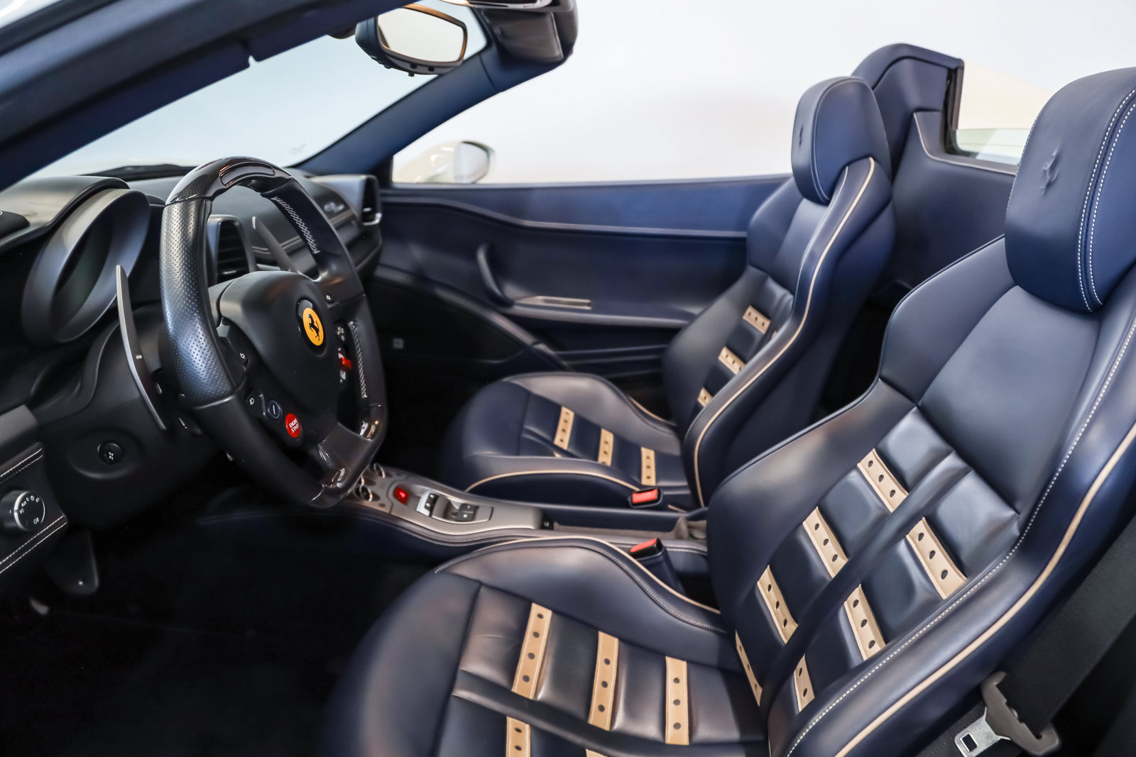 Used 2015 Ferrari 458 Spider RWD image 40