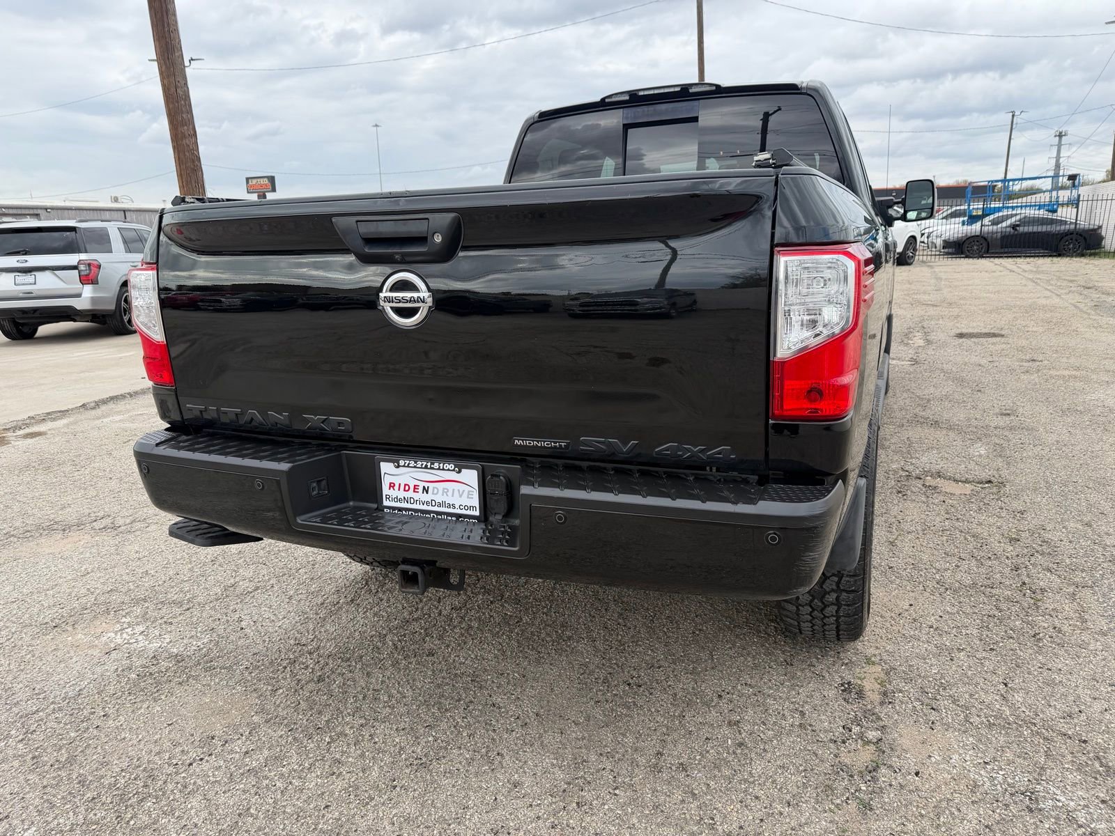 Used 2018 Nissan Titan SV w/ SV Convenience Package AWD/4WD image 6