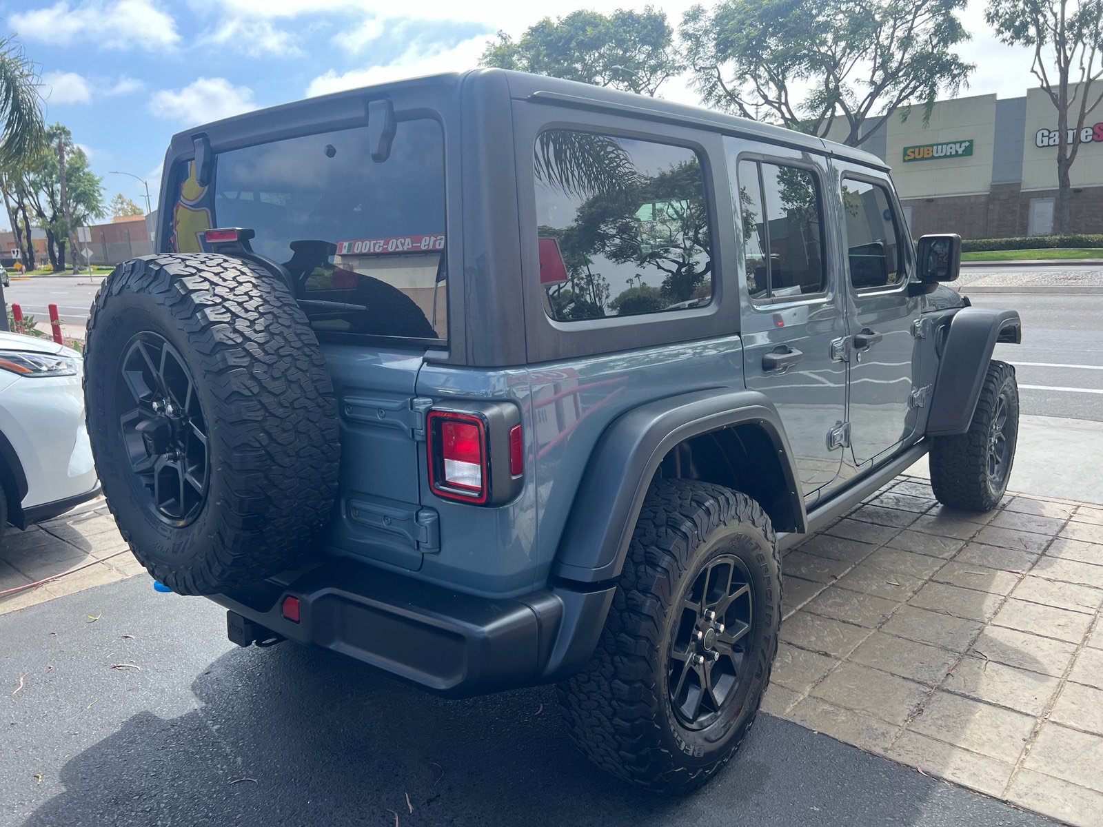 Used 2024 Jeep Wrangler Unlimited AWD/4WD image 11