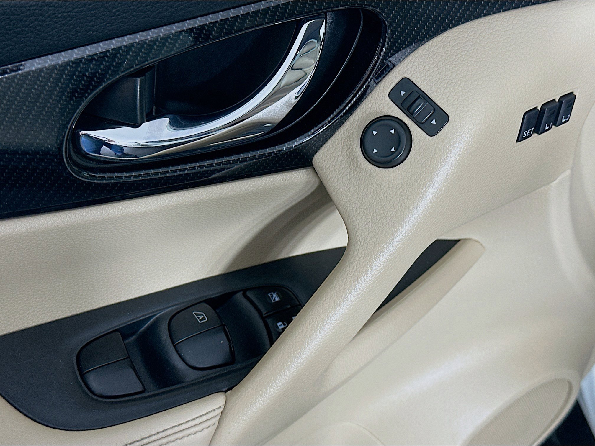 Used 2018 Nissan Rogue SL w/ Premium Package image 15