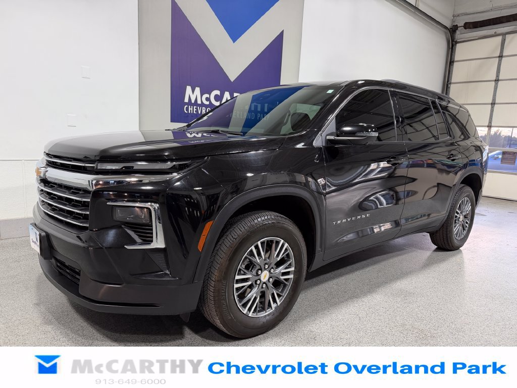 Used 2024 Chevrolet Traverse LT w/ Trailering Package FWD image 9