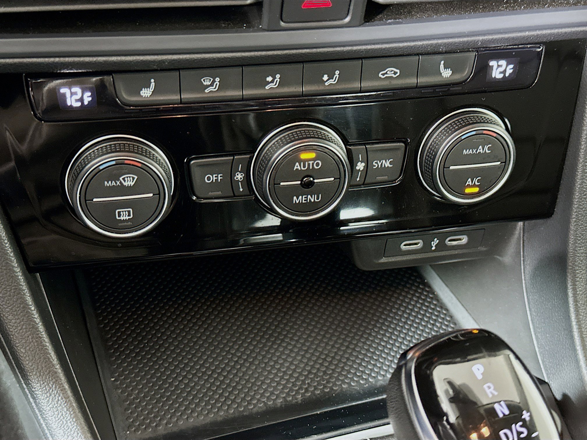 Used 2024 Volkswagen Jetta SE image 23