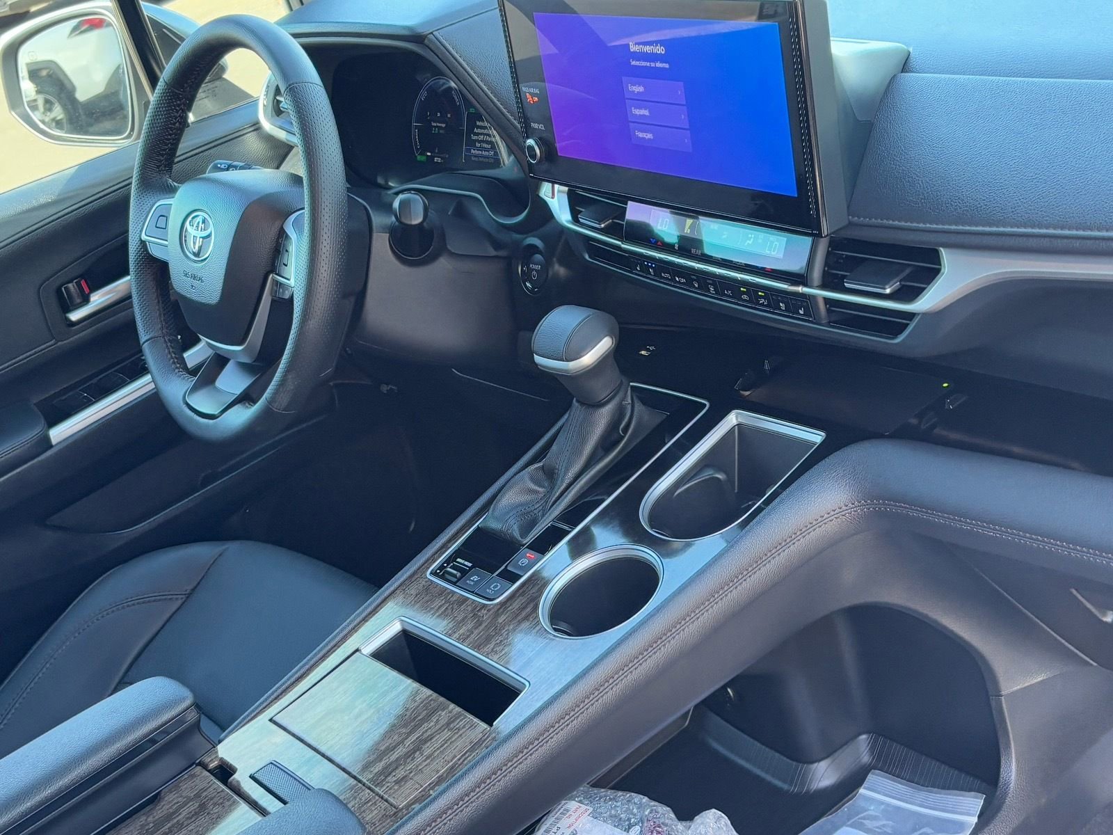 Used 2025 Toyota Sienna Limited image 11