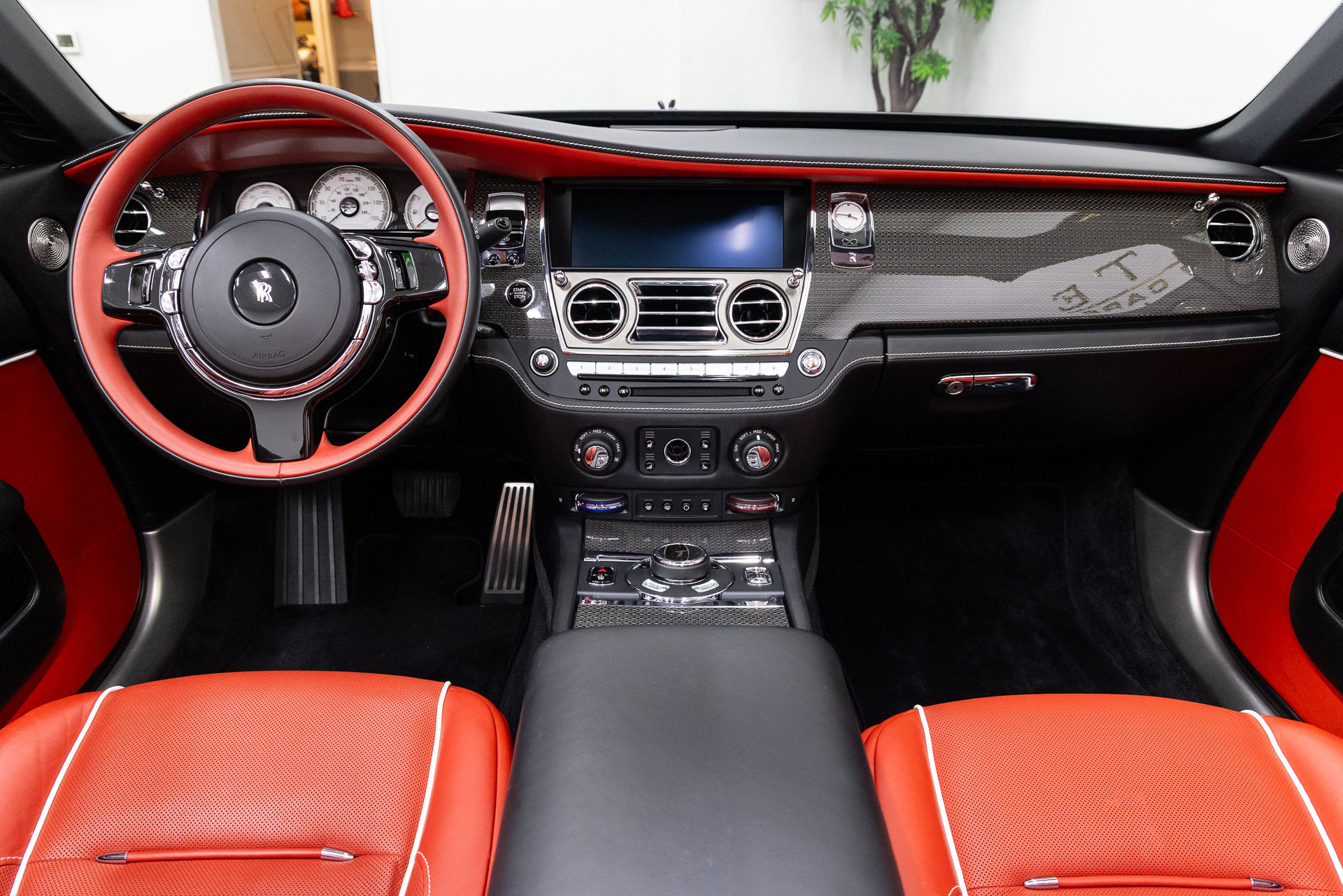 Used 2020 Rolls-Royce Dawn RWD image 5