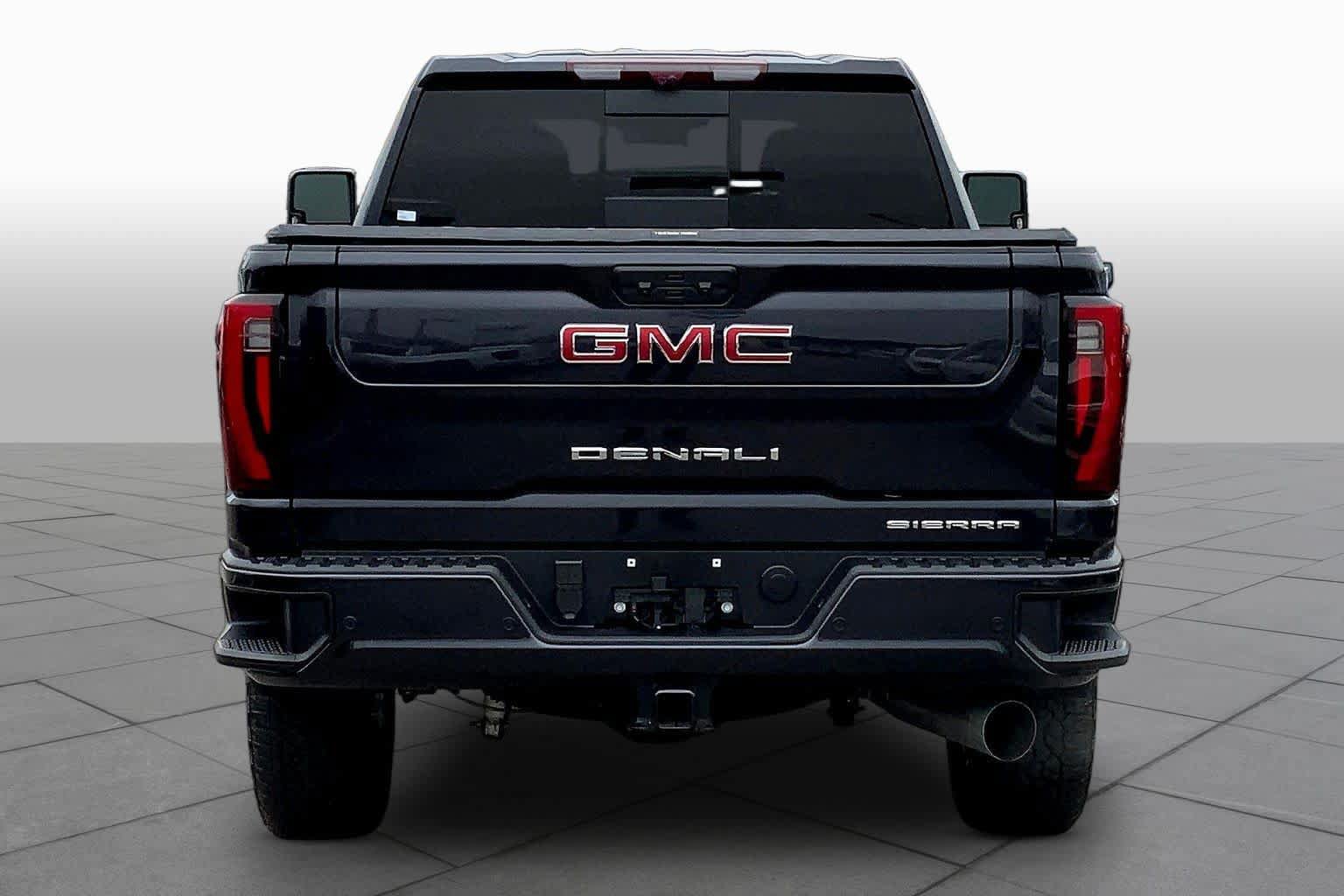 Used 2024 GMC Sierra 2500 Denali w/ Denali Reserve Package AWD/4WD image 5