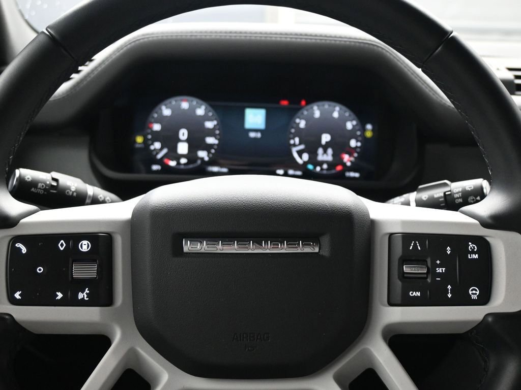 Used 2025 Land Rover Defender 130 X-Dynamic SE AWD/4WD image 18