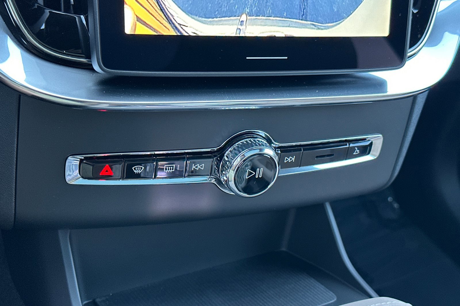 New 2025 Volvo XC90 B6 Ultra image 19