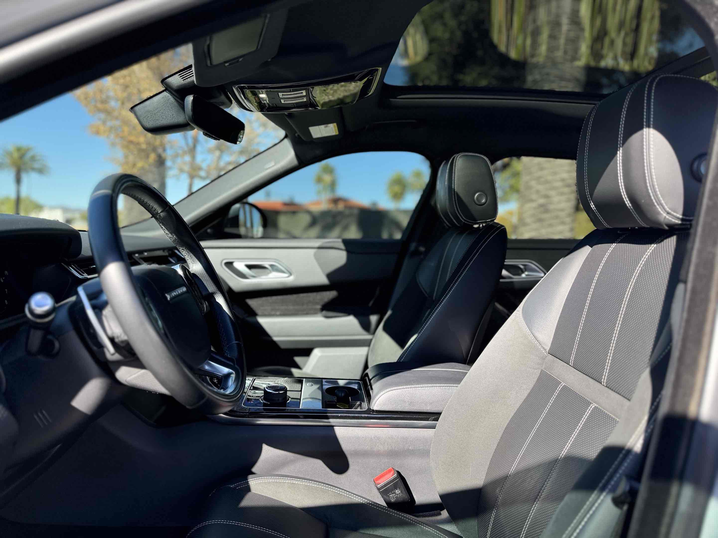 Used 2020 Land Rover Range Rover Velar R-Dynamic S image 32