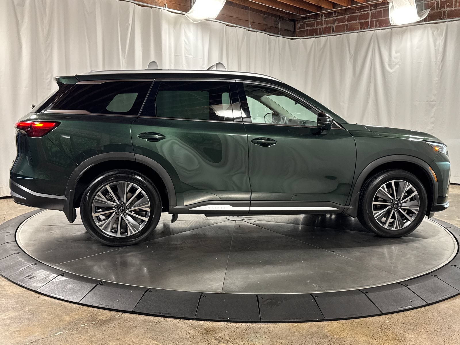 Certified 2026 INFINITI QX60 Luxe w/ Family Package AWD/4WD image 13