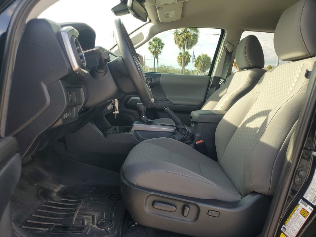 Used 2022 Toyota Tacoma SR5 w/ Technology Package image 15