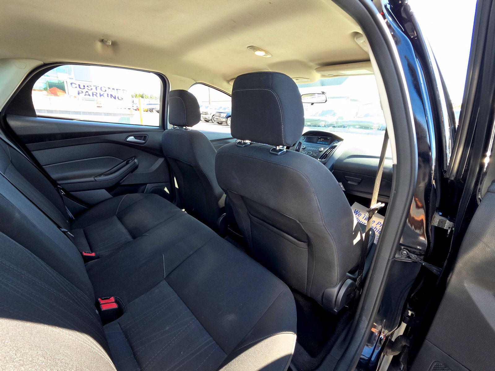 Used 2018 Ford Focus SE w/ SE Appearance Package FWD image 30