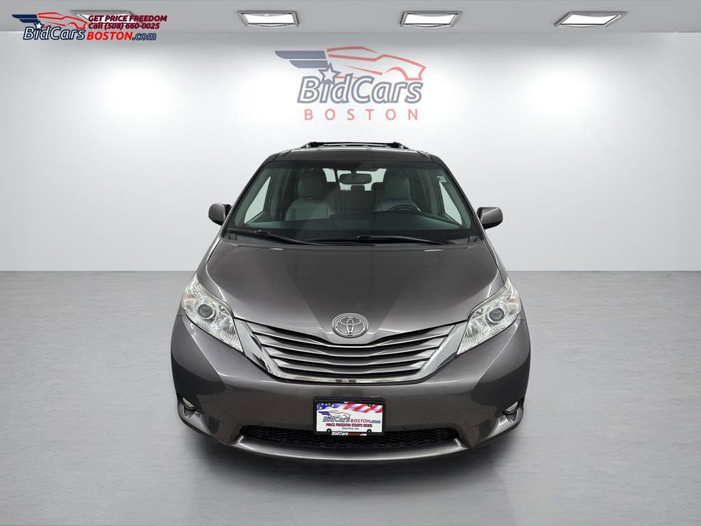 Used 2017 Toyota Sienna XLE Premium w/ Outdoor Package AWD/4WD image 1