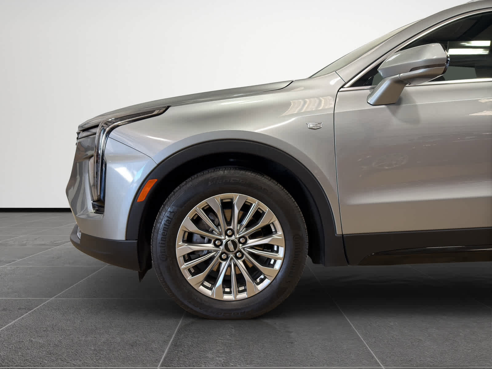 Used 2024 Cadillac XT4 Premium Luxury image 3