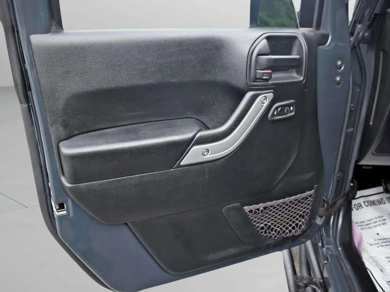 Used 2016 Jeep Wrangler Unlimited Rubicon w/ Connectivity Group image 16