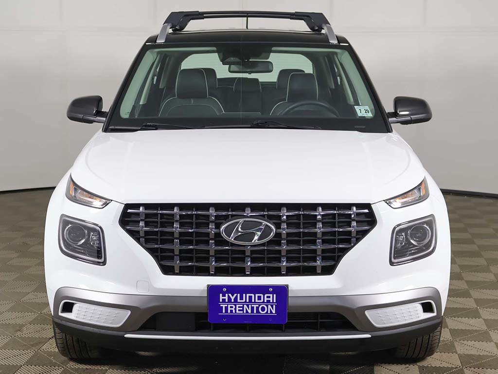 Certified 2024 Hyundai Venue Limited FWD image 12