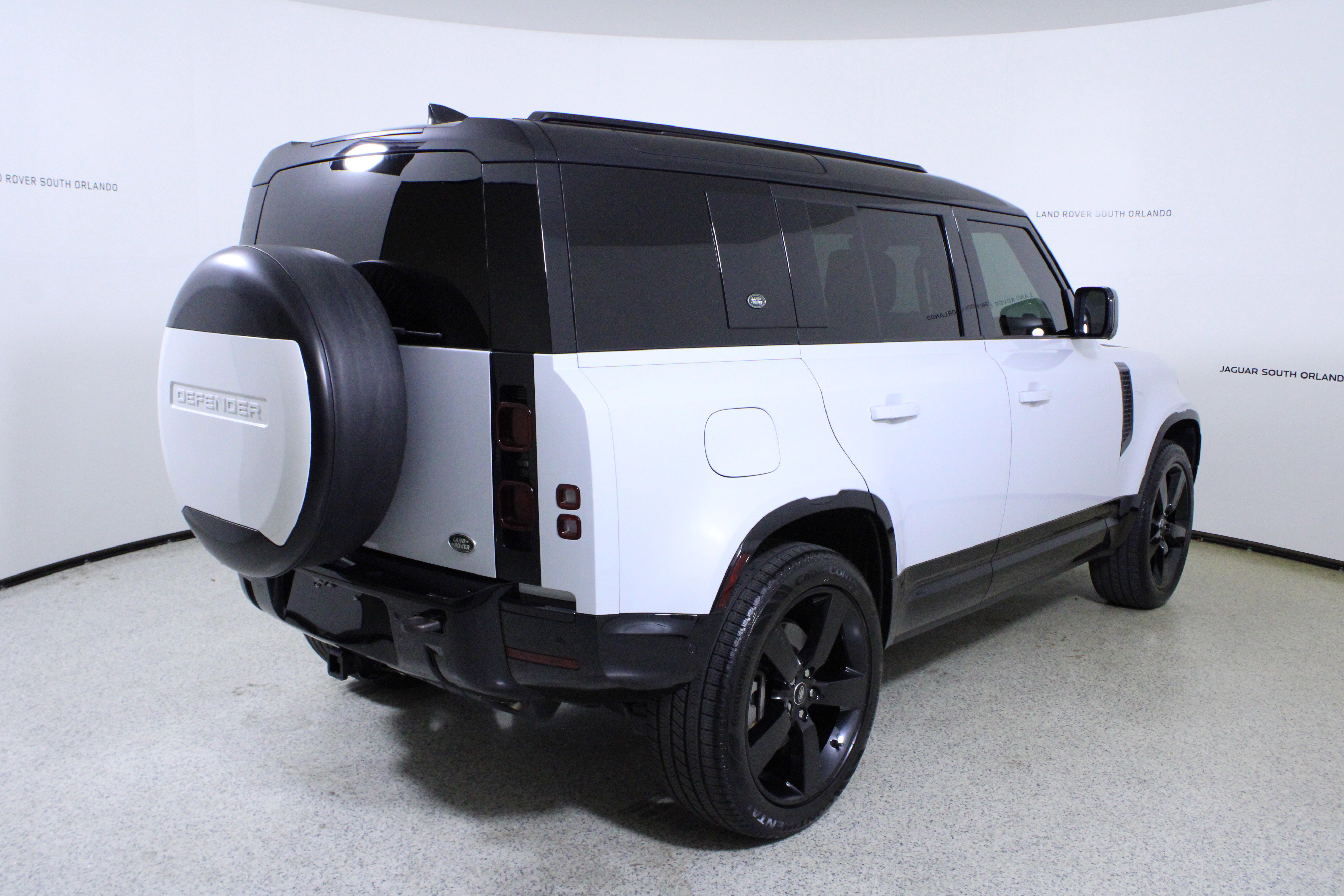 Used 2023 Land Rover Defender 110 X-Dynamic SE AWD/4WD image 7