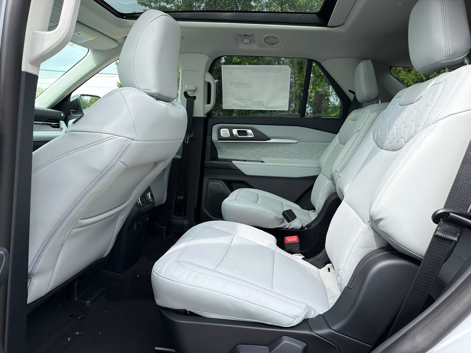 New 2026 Ford Explorer Platinum w/ LUX Leather Package AWD/4WD image 21