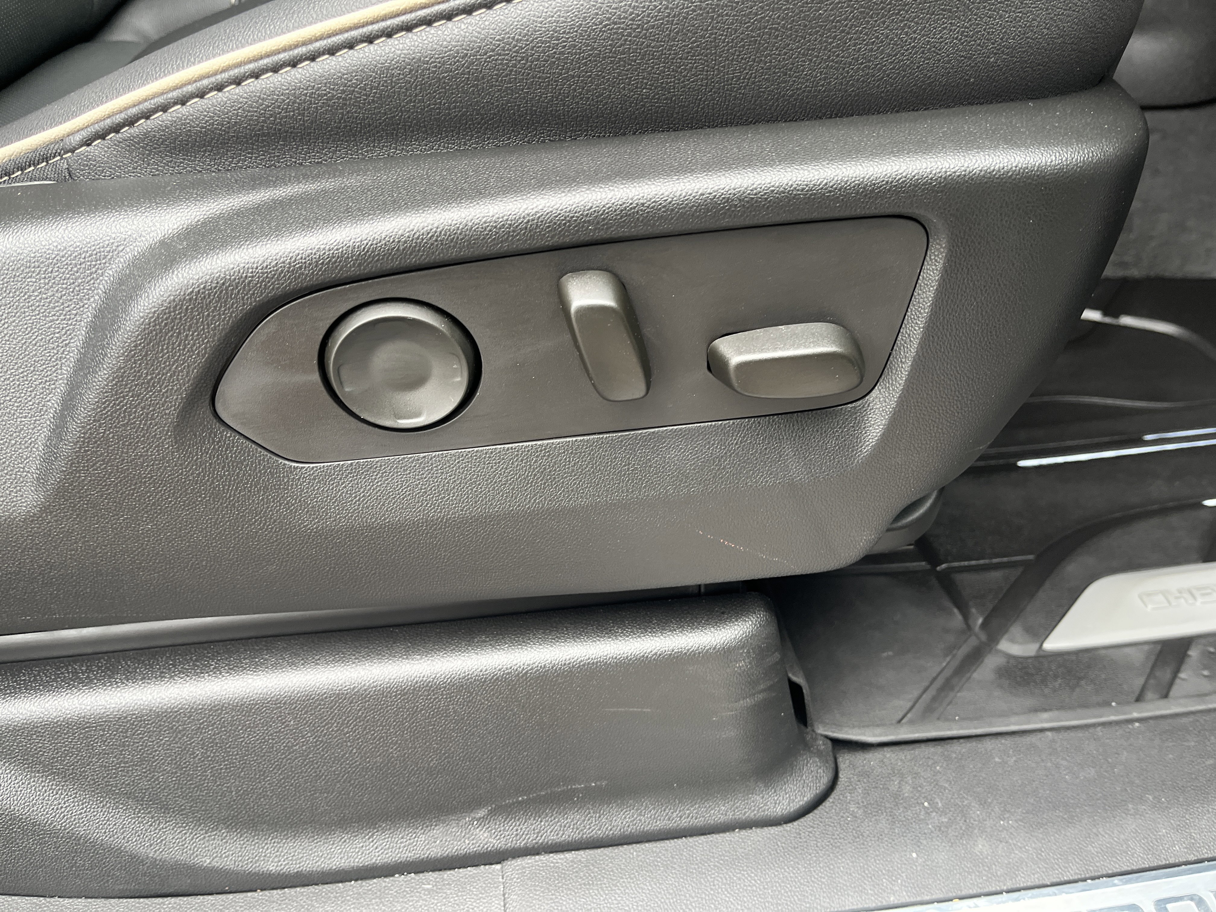 Used 2023 Chevrolet Tahoe Premier w/ Advanced Technology Package image 25