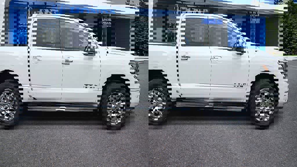 Used 2021 Nissan Titan SL w/ Moonroof Package image 9