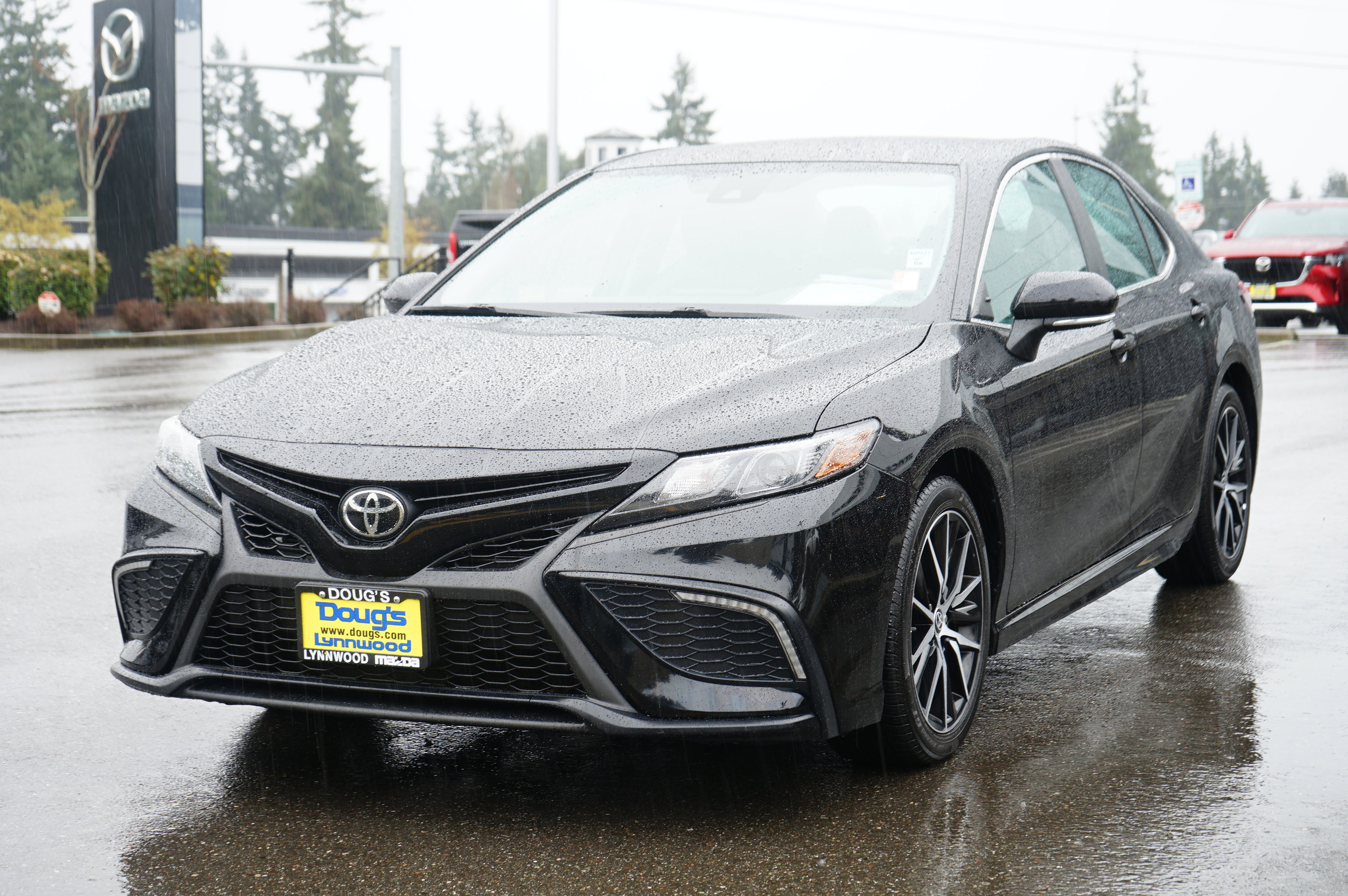 Used 2023 Toyota Camry SE image 9