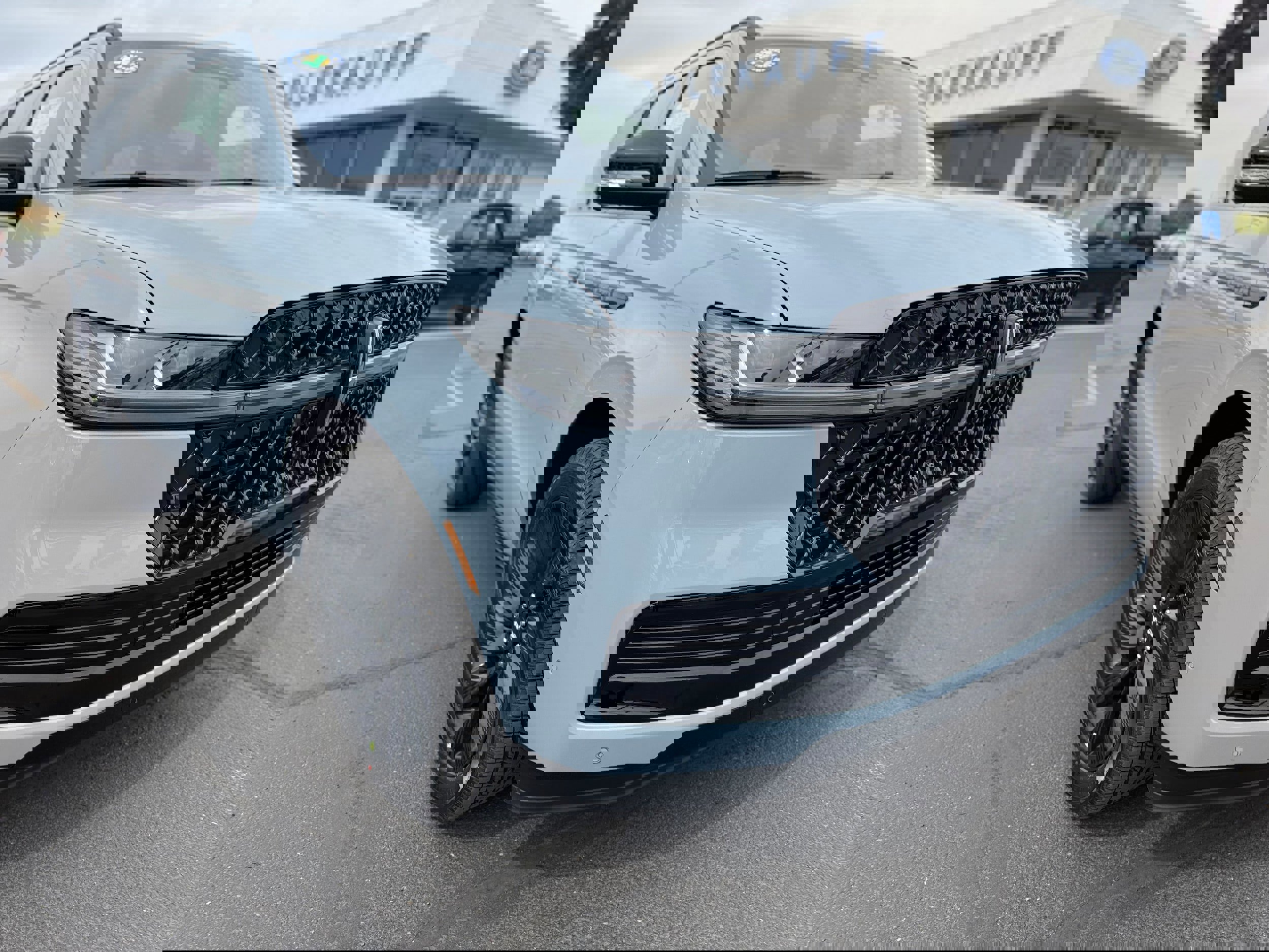 New 2025 Lincoln Navigator Reserve w/ Jet Appearance Package image 2