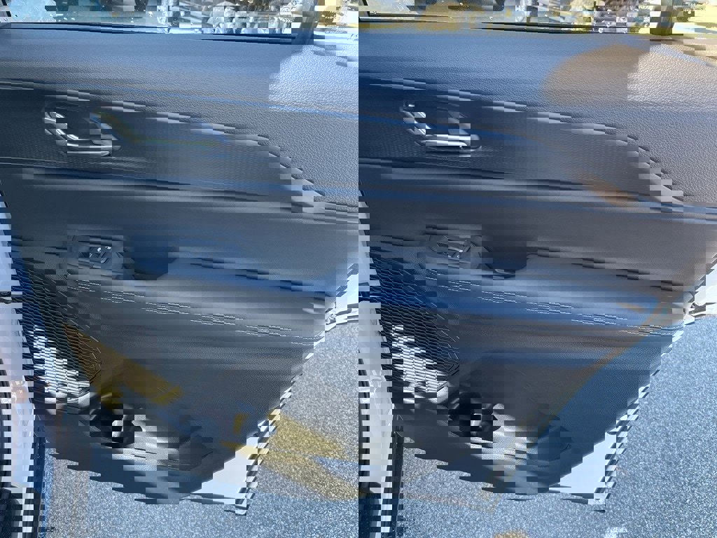 New 2025 Jeep Grand Cherokee L Laredo image 12