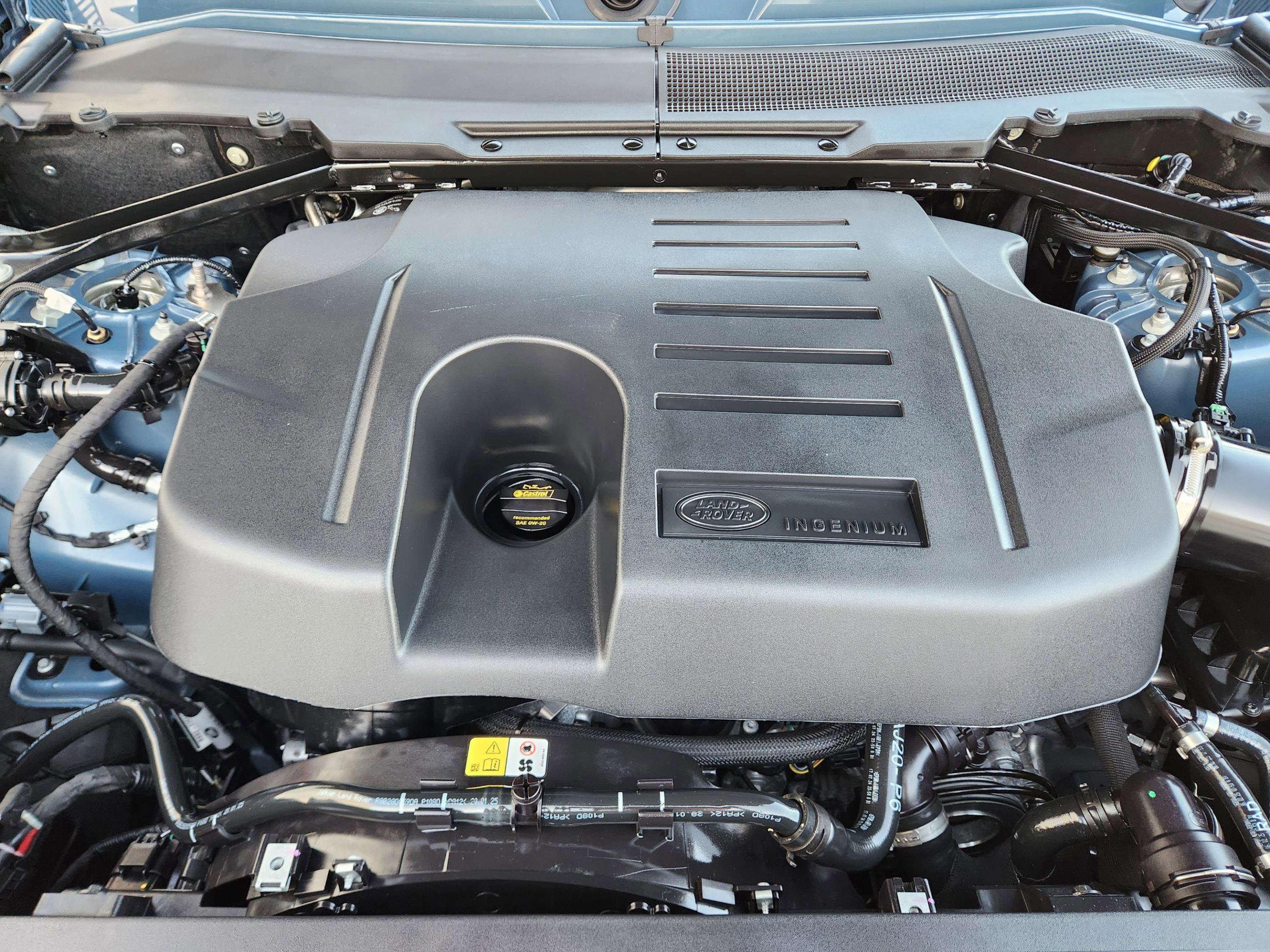 Used 2025 Land Rover Defender 110 X-Dynamic SE image 32