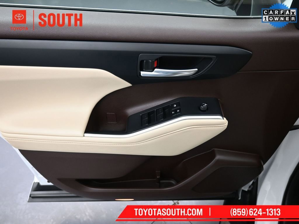 Used 2022 Toyota Highlander XLE image 26