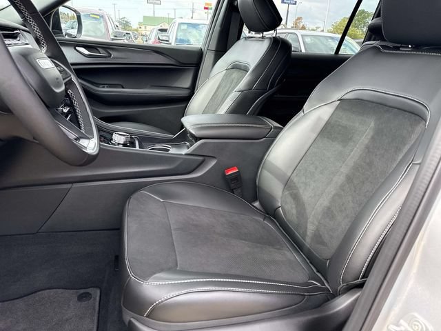 New 2025 Jeep Grand Cherokee L Altitude RWD image 10