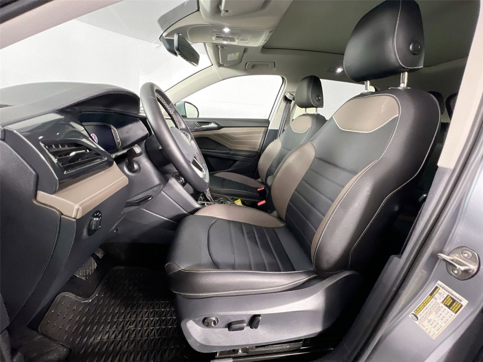 Used 2024 Volkswagen Taos SEL image 19