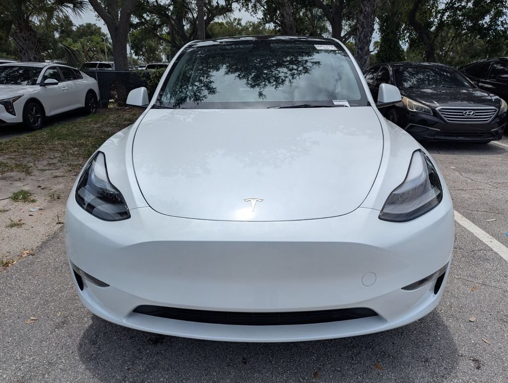 Used 2024 Tesla Model Y Long Range AWD/4WD image 2