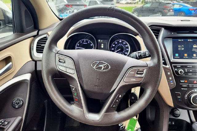 Used 2017 Hyundai Santa Fe SE AWD/4WD image 8