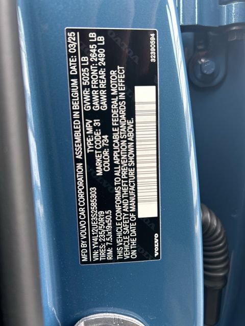 Certified 2025 Volvo XC40 B5 Plus AWD/4WD image 28