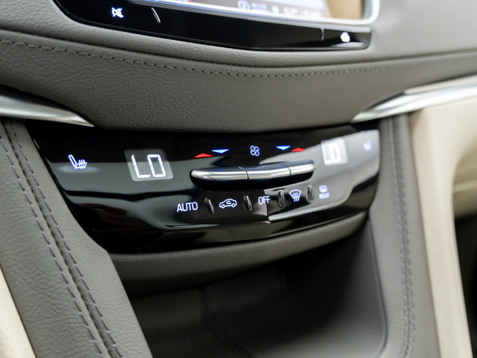 Used 2024 Cadillac XT5 Premium Luxury w/ Technology Package AWD/4WD image 30