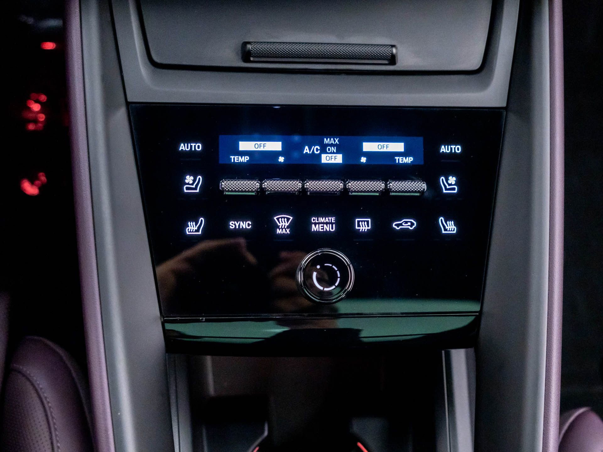 Certified 2025 Porsche Macan 4 Electric AWD/4WD image 21