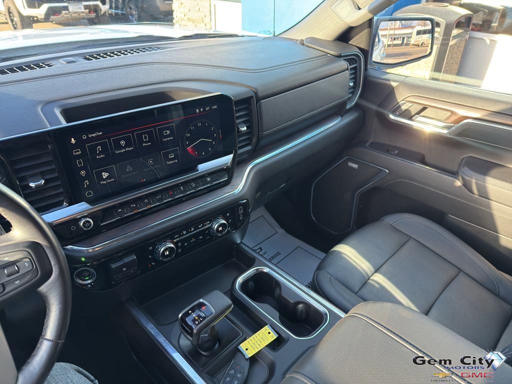 Used 2023 GMC Sierra 1500 SLT w/ SLT Premium Plus Package AWD/4WD image 16