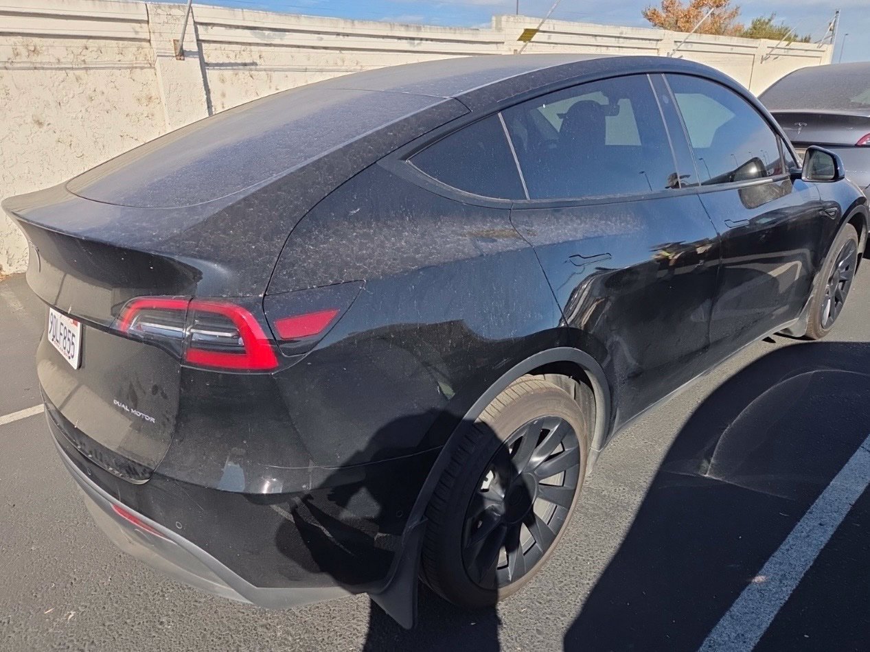 Used 2022 Tesla Model Y Long Range AWD/4WD image 3