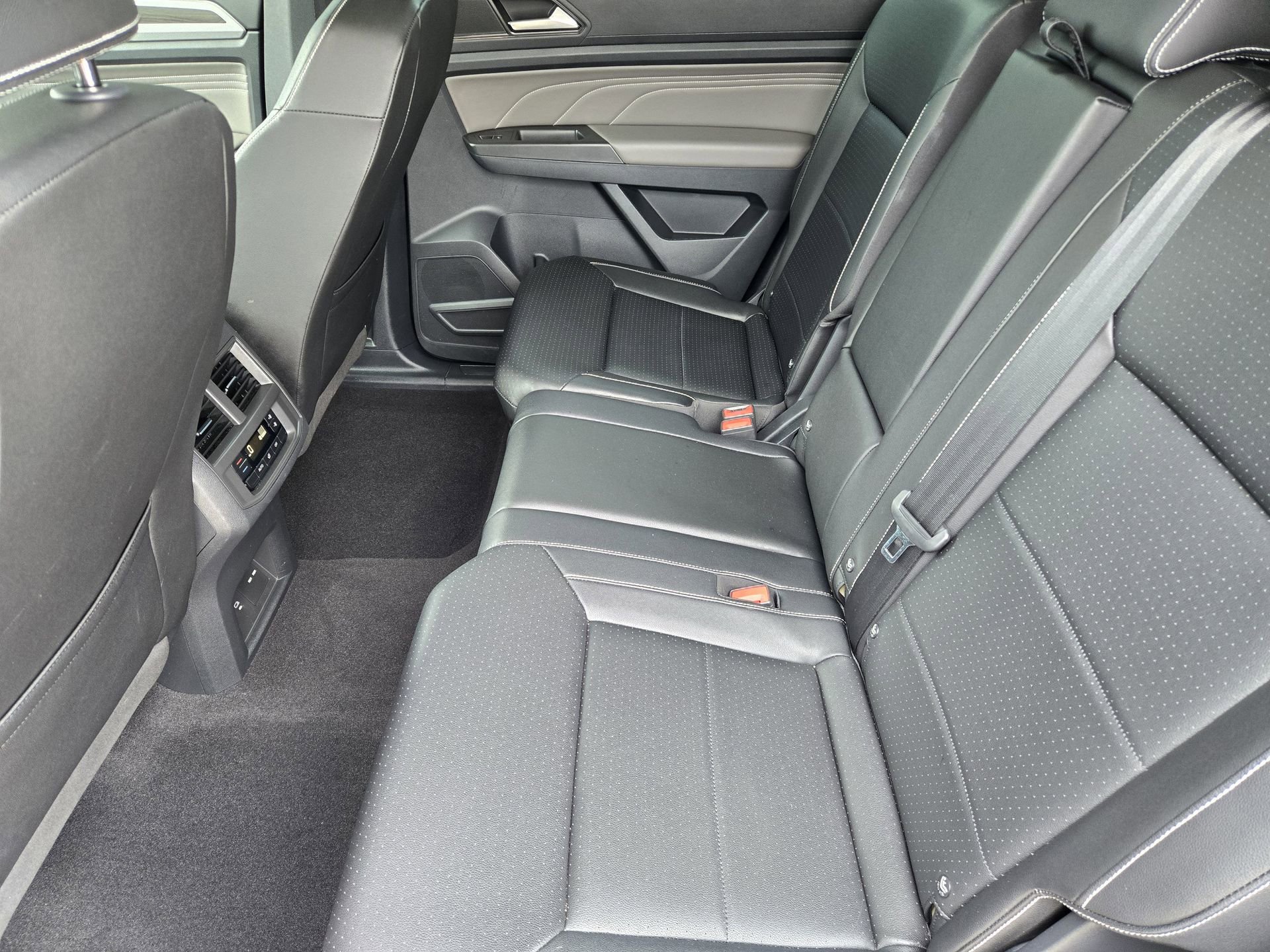 Used 2023 Volkswagen Atlas SE w/ Panoramic Sunroof Package image 27