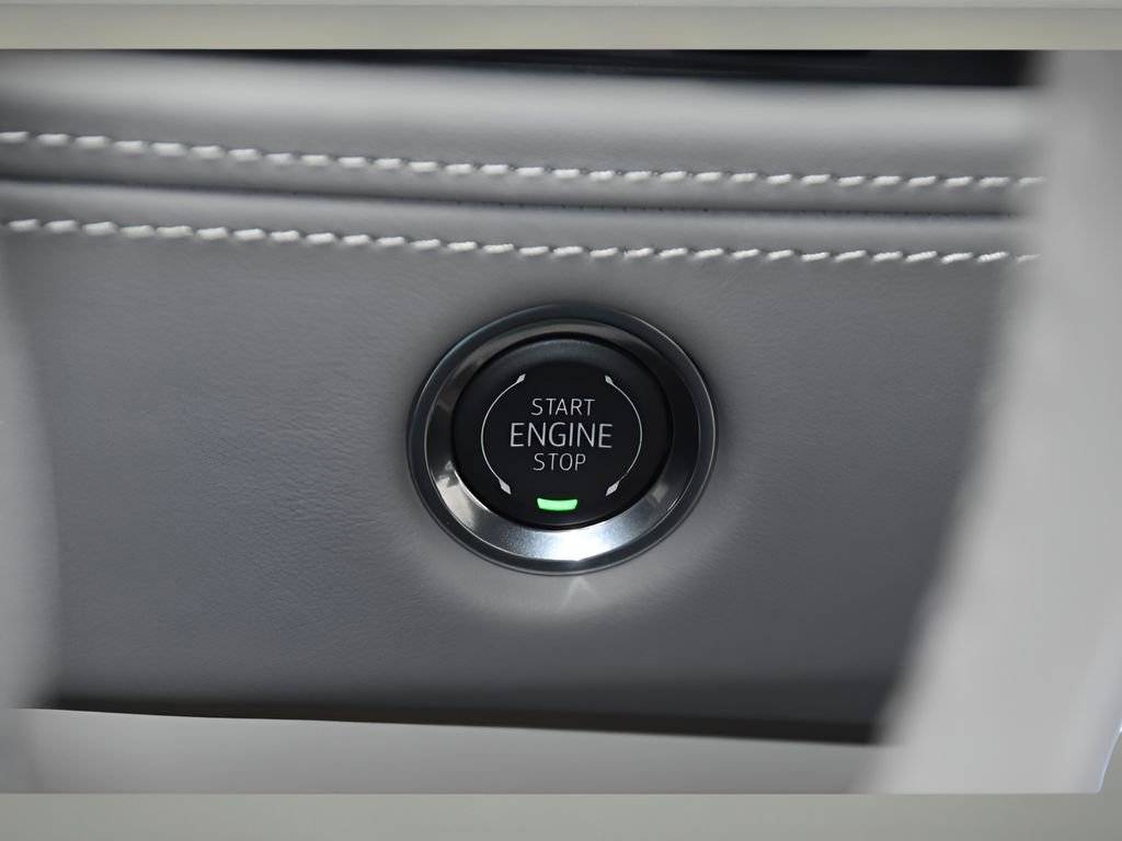 Certified 2026 Cadillac Escalade ESV Platinum Luxury w/ LPO, Radiant Package image 36