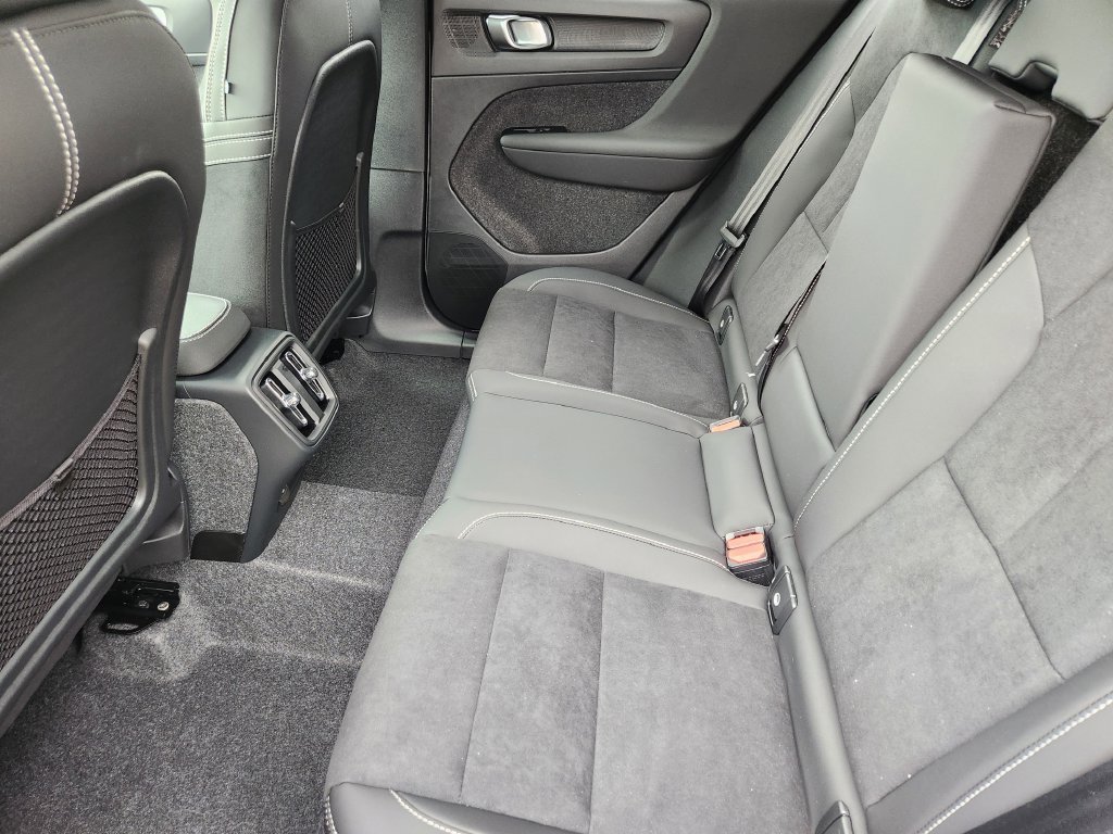 New 2026 Volvo XC40 B5 Ultra w/ Climate Package AWD/4WD image 19