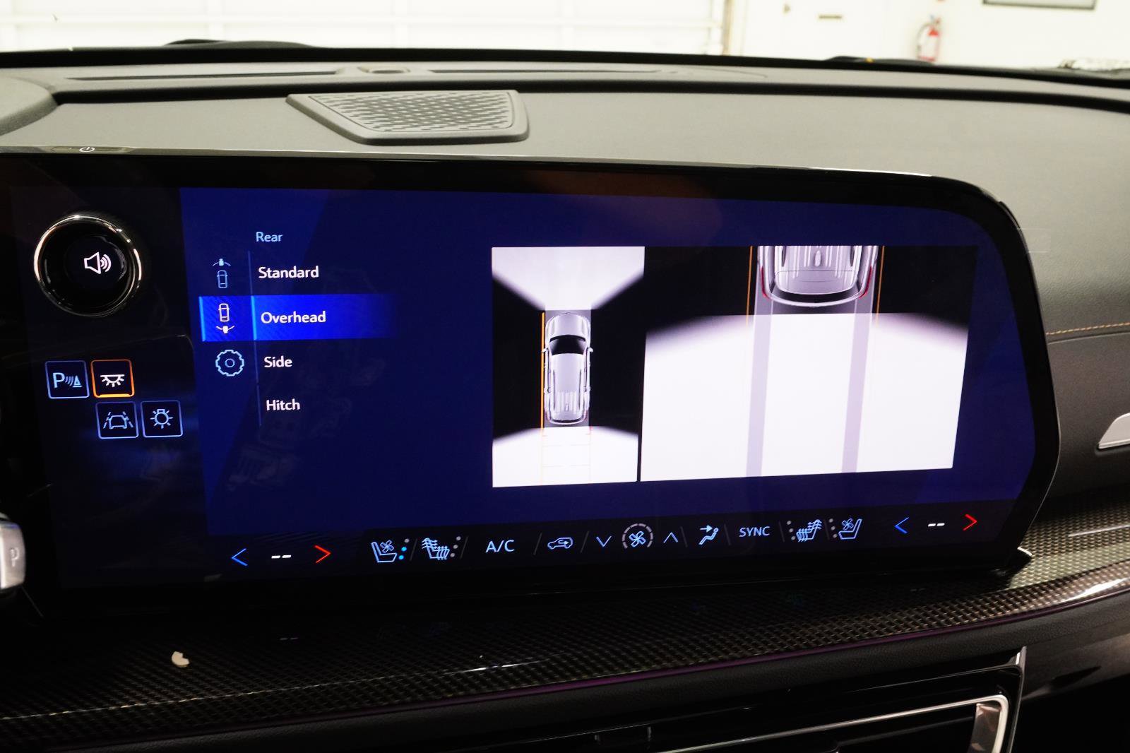Used 2026 Chevrolet Traverse High Country w/ LPO, Floor Liner Package FWD image 32