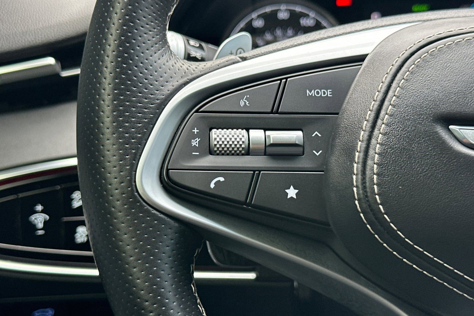 Used 2025 Genesis Electrified GV70 Advanced image 30