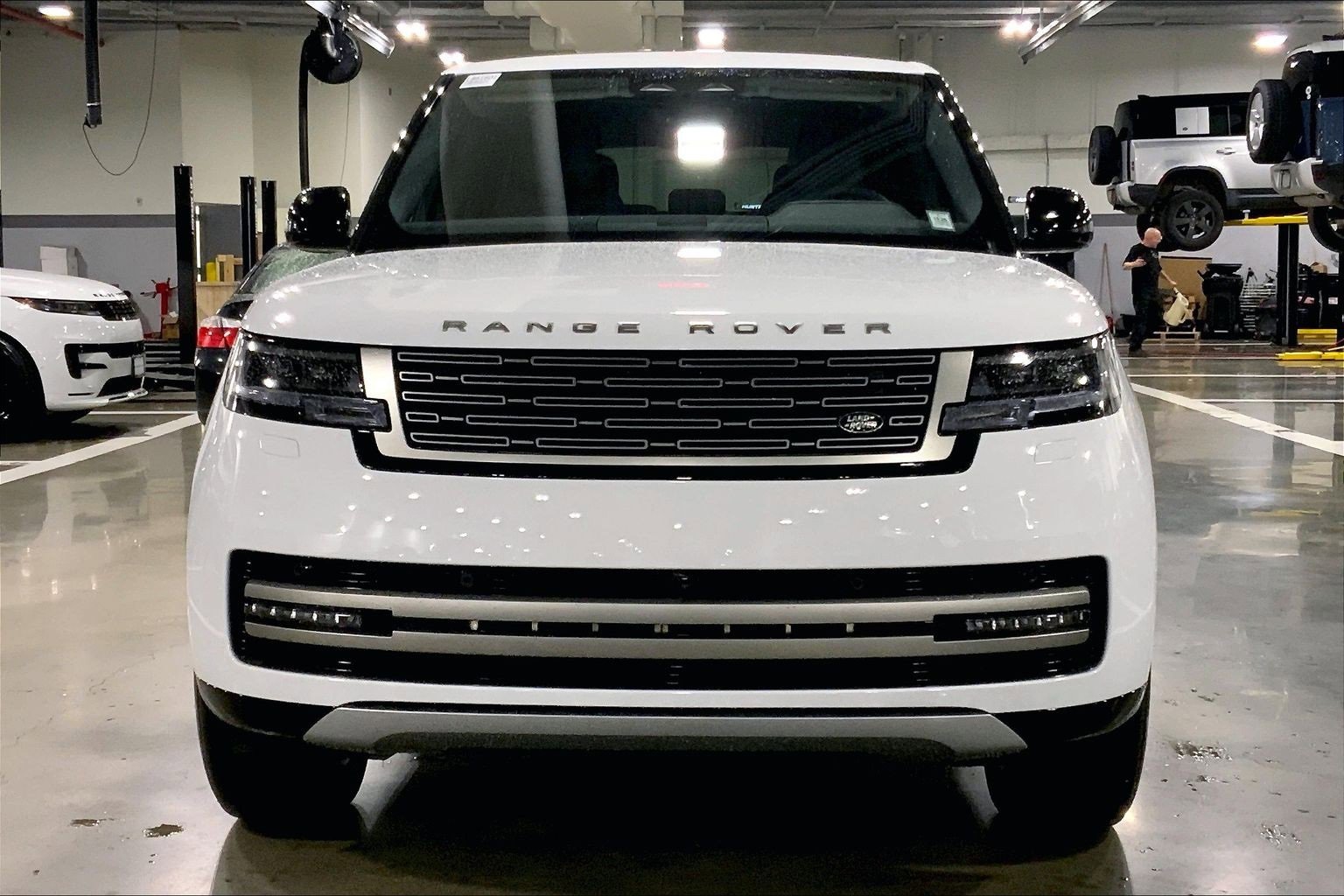 New 2025 Land Rover Range Rover SE image 3