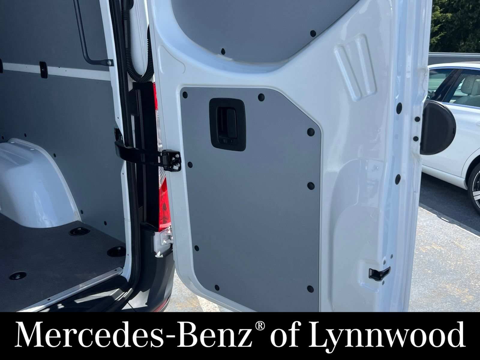 Used 2025 Mercedes-Benz Sprinter 2500 image 11