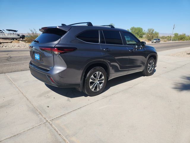 Used 2025 Toyota Highlander XLE image 5