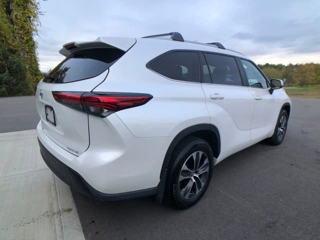 Used 2023 Toyota Highlander XLE image 5