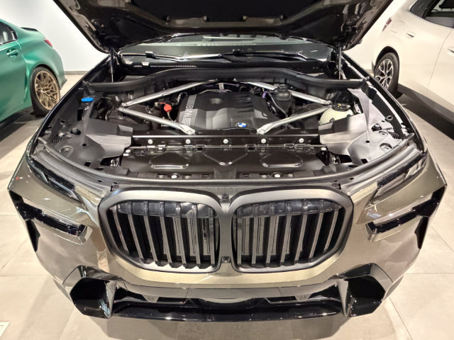 New 2026 BMW X7 xDrive40i w/ M Sport Package AWD/4WD image 23