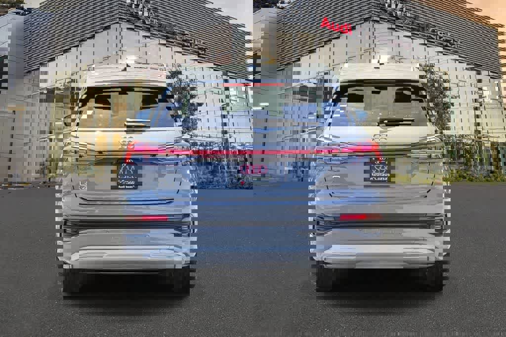 Used 2023 Audi Q4 e-tron Premium Plus w/ Premium Plus image 3