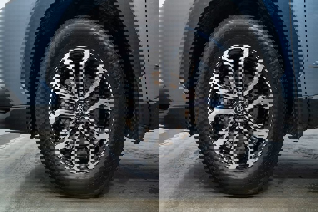 Used 2025 Toyota Corolla Cross AWD Hybrid image 11