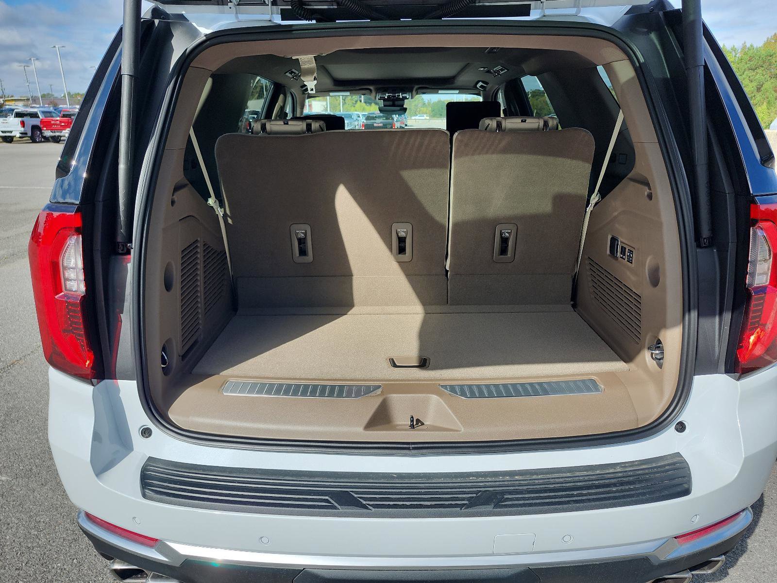 New 2026 GMC Yukon Denali image 7